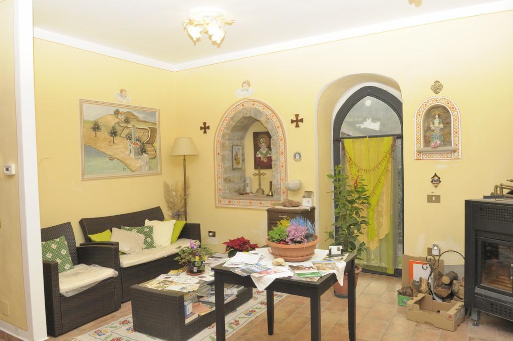 B&B San Nicola Serramazzoni Εξωτερικό φωτογραφία